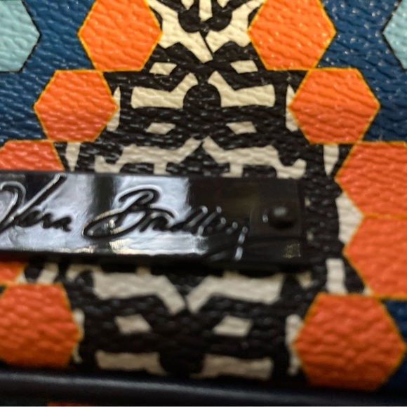 Vera Bradley cute crossbody bag. It's beautiful blue and orange diamond pattern - Picture 2 of 7